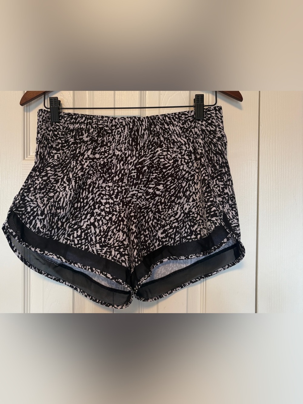 Athleta Printed Mesh Racer Run Shorts 4" Black White Splatter Running Small S